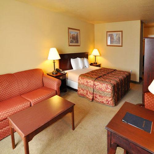 Econo Lodge Inn & Suites Greenbrier Bilik gambar