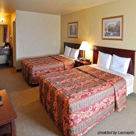Econo Lodge Inn & Suites Greenbrier Bilik gambar